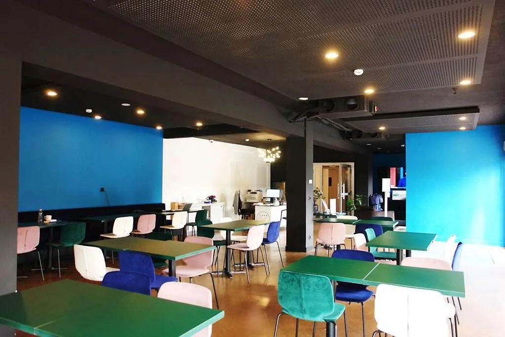 Brit Hotel Marseille Aeroport Mirabeau 2*,