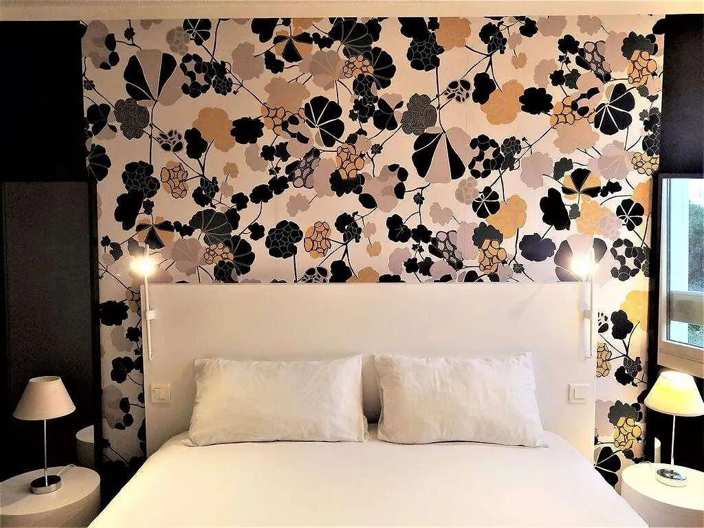 Brit Hotel Marseille Aeroport Mirabeau 2*,  Γαλλία