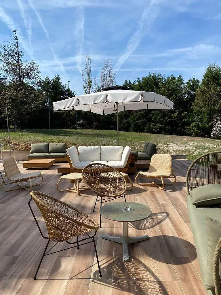 **  Brit Hotel Marseille Aeroport Mirabeau Γαλλία