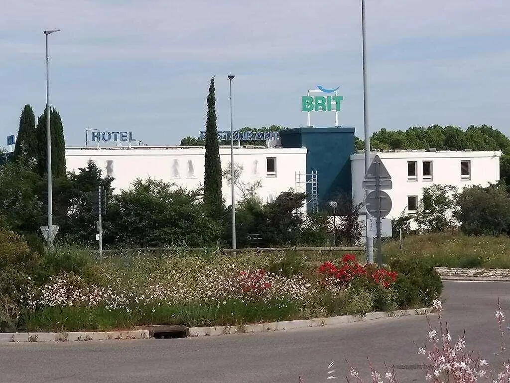 Brit Hotel Marseille Aeroport Les Pennes-Mirabeau 2*,